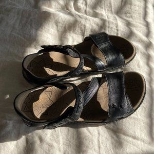 Taos, Zenith Sandal, Black Leather, Size 41 (US10)
